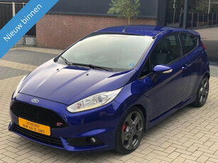 Ford Fiesta 1.6 ST2 182 PK NIEUWSTAAT CRUISE NAVI XENON LED CLIMA KEYLESS-GO