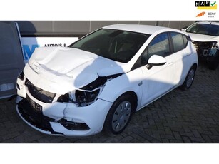 Opel Astra 1.2 Business Edition voorschade schroefschade