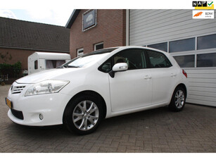 Toyota Auris 1.6 Comfort Clima, Licht Metalen Velgen, cruise control, Navigatie, Elektrische Ramen.