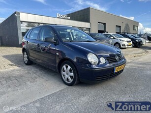 Volkswagen Polo 1.4-16V Highline