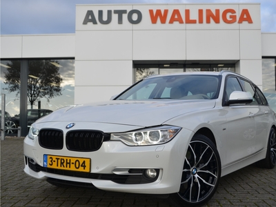 BMW 3-SERIE Touring 330d NL auto | Parelmoer wit | Xenon | Leer | Groot navi | Trekhaak | HUD | 19 inch | a.camera | PDC V+A