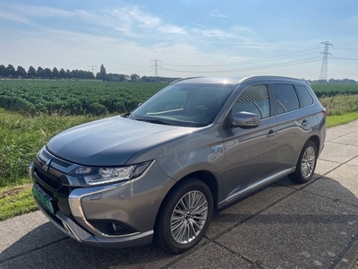 Mitsubishi Outlander 2.4 PHEV Pure+ (bj 2020, automaat)