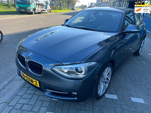 BMW 1-serie 116i Upgrade Edition (((AUTOMAAT/ leder/navi )))