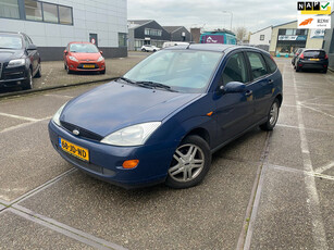 Ford Focus 1.4-16V Trend/5drs/nap/dealeronderhouden/1jaar apk/airco/ trekhaak/zeer nette auto!