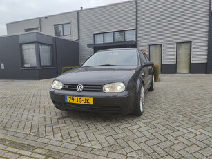 Volkswagen Golf 2.3 V5 Highline bJ 2002