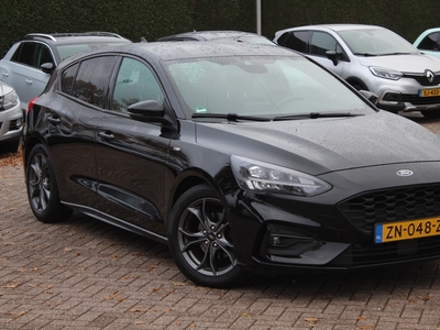 FORD FOCUS 1.5 EcoBoost Active Bus. ST-Line / Camera / Navigatie / Keyless / Stuurverwarming / Cruise Control / LED Koplampen / 17''