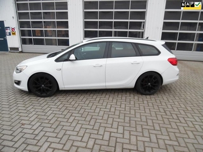 Opel Astra Sports Tourer 1.4 Turbo Business +