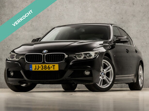 BMW 3 Serie 318i M Sport Automaat (DRAADLOOS CARPLAY, GROOT NAVI, M PAKKET, CLIMATE, GETINT GLAS, ALCANTARA SPORTSTOELEN, CRUISE, LED, ZWART HEMEL, NIEUWE APK, NIEUWSTAAT)