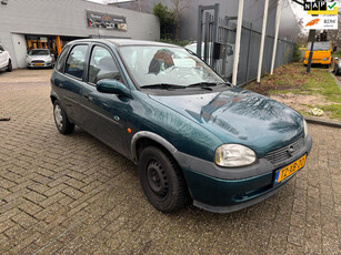 Opel Corsa 1.4i Strada 5 deurs automaat, stuurbekrachtiging , radio-cd, rijd goed , meeneemprijsje