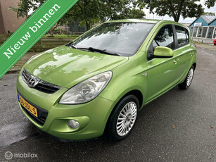 Te Koop Hyundai i20 1.2i-APK-AIRCO - VOL OPTIES !!!