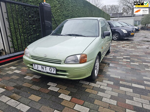 Toyota Starlet 1.3-16V Black 1998 Lm velgen stuurbekr.