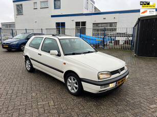 Volkswagen Golf 1.8 CL. Automaat