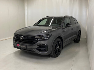 Volkswagen Touareg 3.0 TSi eHybrid 4M R Line 22 Inch DYNAUDIO IQ.Light Pano Trekhaak Luchtv Head Up nachtzichtassistent