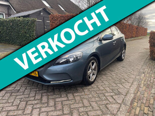 Volvo V40 1.6 D2 Momentum-RUITVERW-NAVI-PANO-