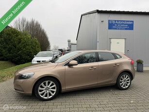 Volvo V40 1.6 D2 Summum, Leder, Xenon