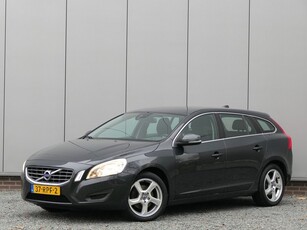 Volvo V60 1.6 T3 Momentum Trekhaak / Navi / Bluetooth