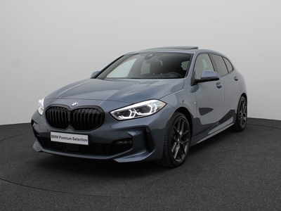 BMW 1-SERIE 5-deurs 118i High Executive M Sportpakket / Panoramadak / Harman Kardon / Active Cruise Control / Head-Up Display / Driving Assistant / DAB / 18''