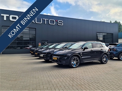 Lynk & Co 01 MODEL 2024 1.5 261 PK 25 STUKS OP VOORRAAD Zwarte hemel Panorama CarPlay 360.Cam 06/2023 4 JAAR GARANTIE PHEV Plug-in Hybrid