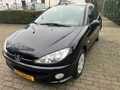 Peugeot 206 1.4 Forever 5 DEURS AIRCO