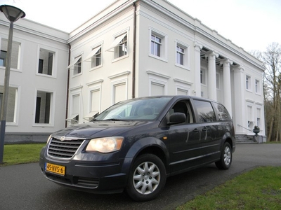 Chrysler Town & Country 3.3 V6, 7 persoons youngtimer