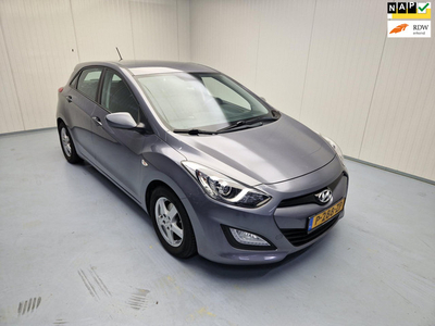 Hyundai I30 1.4 Airco Alu Velgen met all Season banden Trekhaak