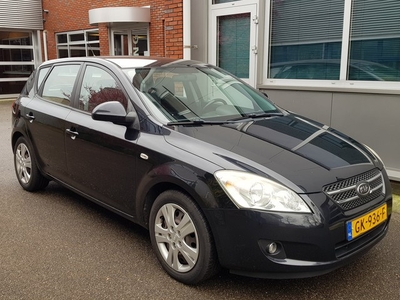 Kia cee'd 1.6 Crdi 5Drs Airco/Ecc Parkeersens ElectrRmn