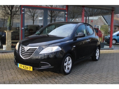 Lancia Ypsilon 0.9 TwinAir Silver (bj 2011)