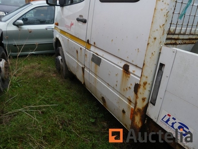 Mercedes-Benz 411 CDI-D dubbele cabine en flatbed pick-up