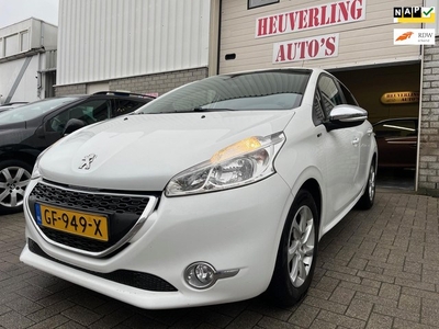 Peugeot 208 1.2 PureTech Style Pack NAVI