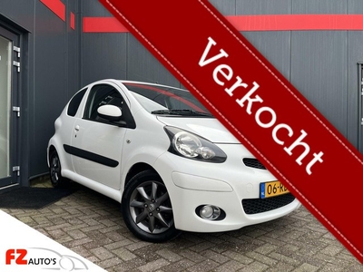 Toyota Aygo 1.0-12V Dynamic Navigator 86.000 KM