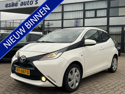 Toyota Aygo 1.0 VVT-i 5-Deurs X-play Navigatie Airconditioning Achteruitrijcamera Bluetooth Led Elek. Ramen + Spiegel CV+ Ab NL Auto