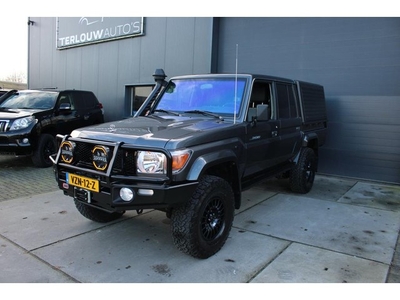 Toyota LANDCRUISER 79 Black on Grey Edition