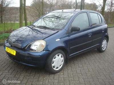 Toyota Yaris 1.0-16V VVT-i Sol Airco 5 drs. links voorschade