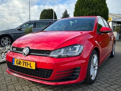 Volkswagen Golf 2.0 TDI GTD 5-Deurs Rood 2013 LED Trekhaak