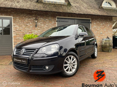 Volkswagen Polo 1.4-16V - TOUR - 5 Deurs - LM Velgen - APK