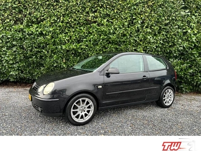 Volkswagen Polo 1.4 Sportline GERESERVEERD (bj 2003)