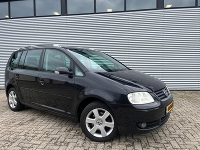 Volkswagen Touran 2.0-16V FSI