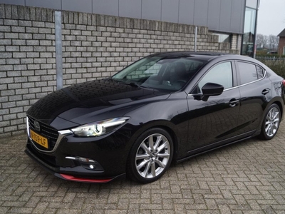 Mazda 3 2.0 SkyActiv-G 120 GT-M Autom Leder Sportst Stoel en Stuurverw Led kopl Navi Camera Head-Up Clima 2x PDC LMV ENZ.