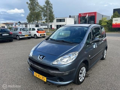 Peugeot 1007 1.4 Urban Elecktrische deuren! goed werkend