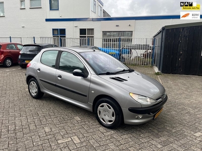 Peugeot 206 1.6-16V Gentry Premium