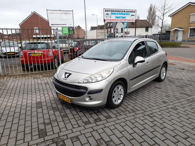 Peugeot 207 1.4-16V XT