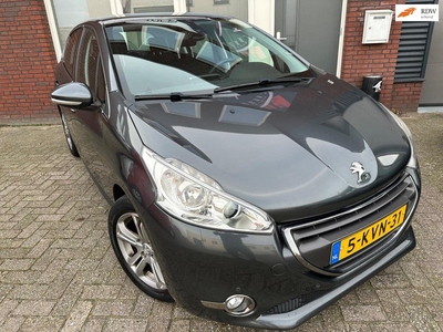 Peugeot 208 1.2 VTi Allure / Navi / PDC / Clima / Cruise