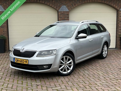 Skoda Octavia Combi 1.2 TSI Style Bus. Clima Navi Xenon/LED Cruise PDC DAB