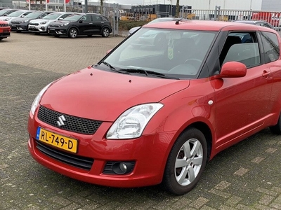 Suzuki Swift 1.3i 16V Exclusive LM velgen Privacy glass