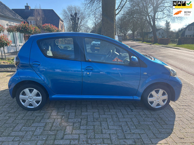 Toyota Aygo 1.0-12V Comfort Navigator nieuwe apk