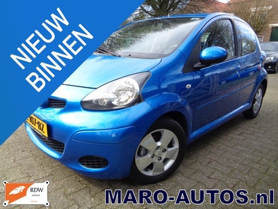 Toyota Aygo 1.0-12V Dynamic Blue | AIRCO | Boekjes | LM wielen | Handsfree | RIJKLAAR | 5-deurs|