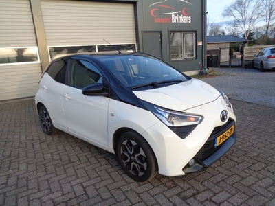 Toyota Aygo 1.0 VVT-i x-joy Ecc, Cruise, LM velgen, camera, zwart dak, carplay