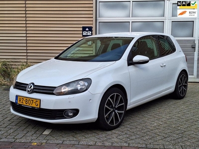 Volkswagen Golf | 1.2 TSI Comfortline BlueMotion | Airco |Stoelverwarming |Automatisch parkeren |Parkeer sensoren |Cruise Control|