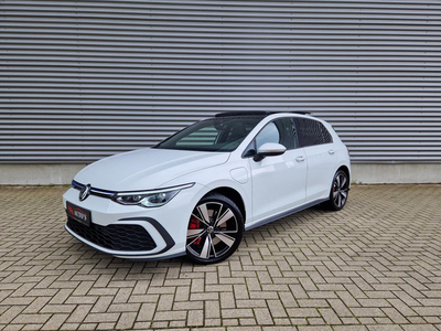 Volkswagen Golf 1.4 eHybrid GTE 245pk Panodak Camera IQ Led Acc Keyless Draadlozeoplader Sfeerverlichting