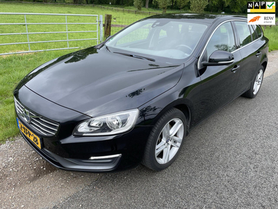 Volvo V60 1.6 T3 Momentum keurig onderhouden! Navigatie, trekhaak